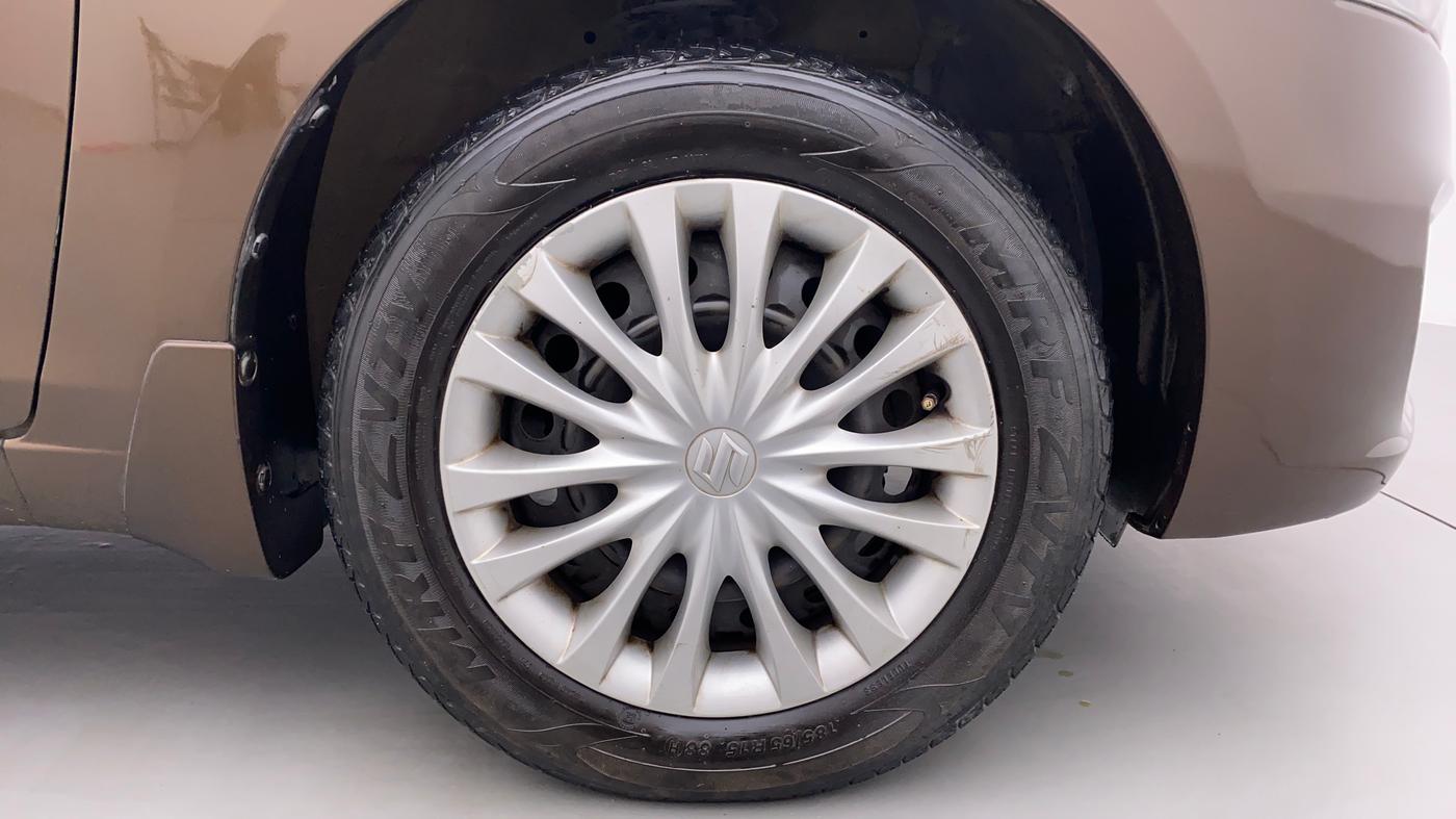 2015 Maruti Ciaz VXI PLUS, Petrol, Manual, 64,094 km, Right Front Wheel