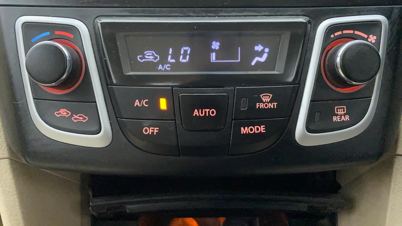 2015 Maruti Ciaz VXI PLUS, Petrol, Manual, 64,094 km, Automatic Climate Control