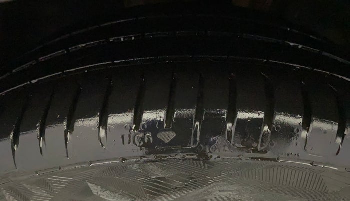 2022 Skoda KUSHAQ STYLE 1.0L TSI AT, Petrol, Automatic, 72,368 km, Left Front Tyre Tread