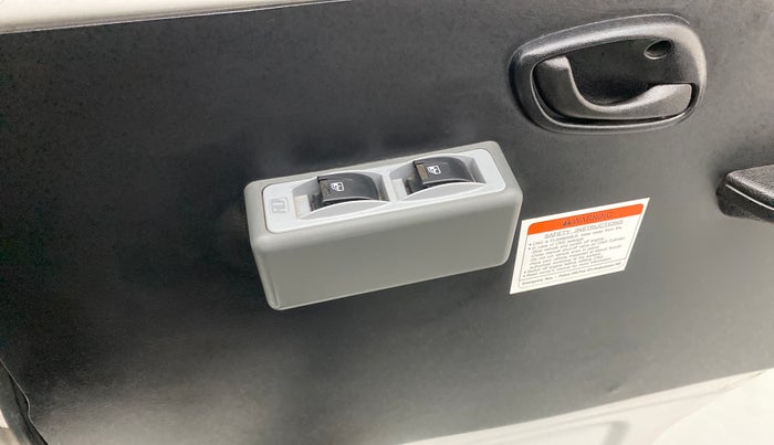2021 Maruti Eeco 5 STR WITH A/C+HTR CNG, CNG, Manual, 15,186 km, Right front window switch / handle - Master window function not working