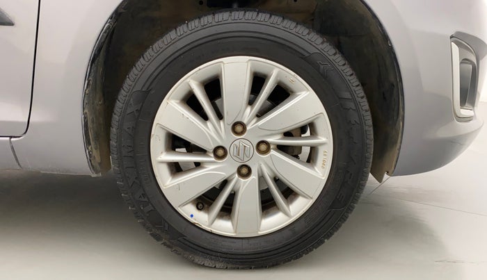 2017 Maruti Swift ZDI, Diesel, Manual, 66,258 km, Right Front Wheel