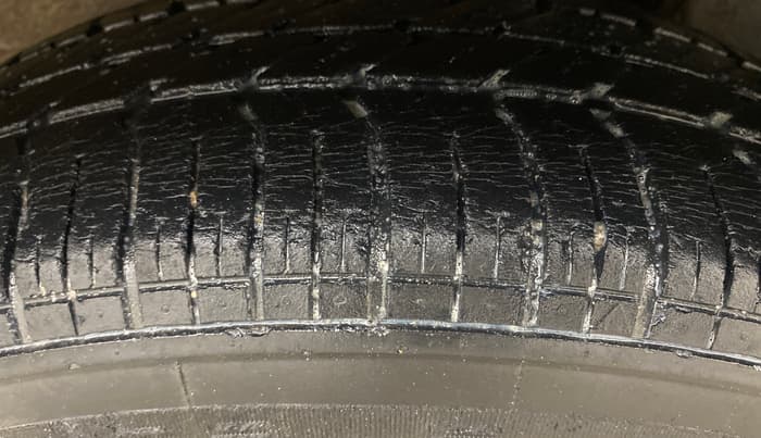 2015 Maruti Ritz VXI, Petrol, Manual, 46,062 km, Left Rear Tyre Tread
