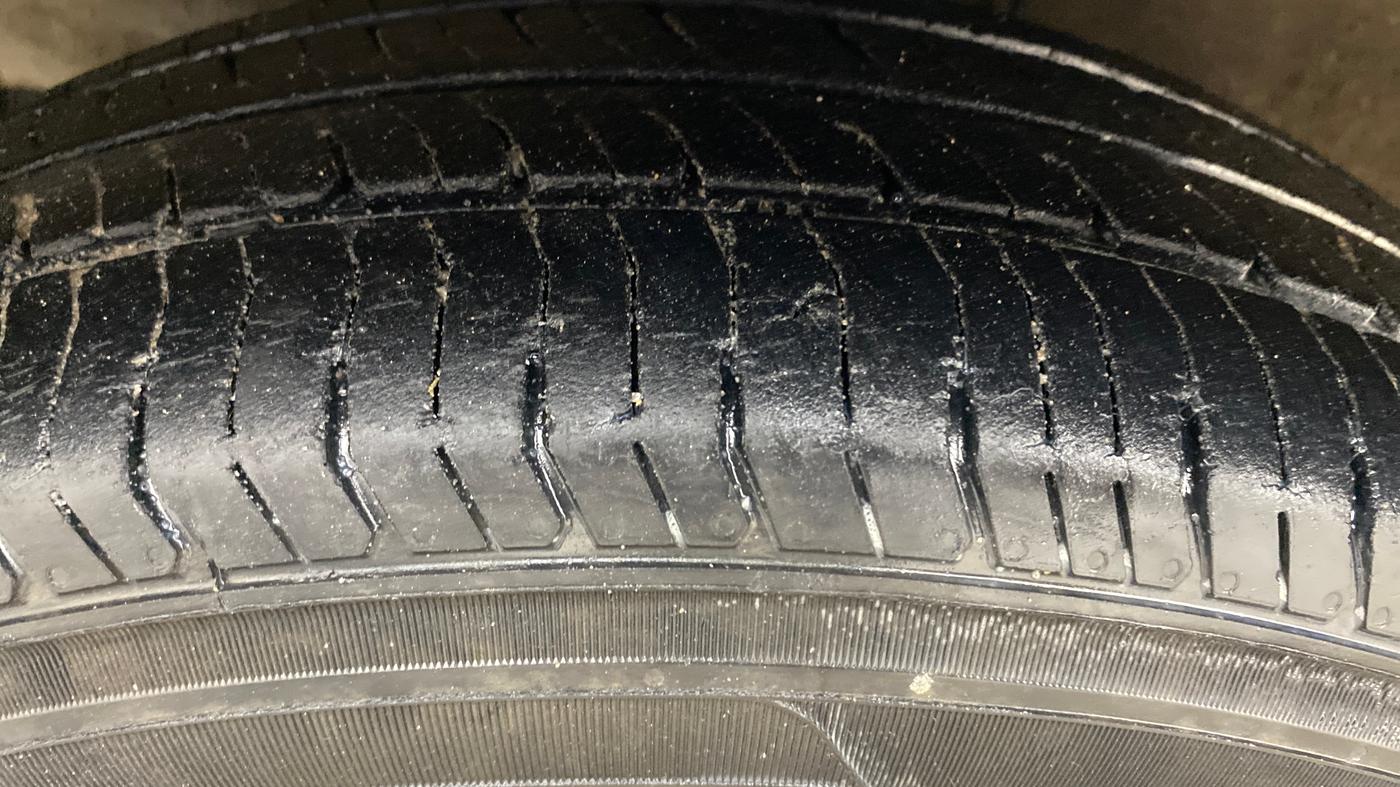 2015 Maruti Ritz VXI, Petrol, Manual, 46,076 km, Left Front Tyre Tread