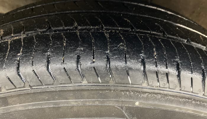 2015 Maruti Ritz VXI, Petrol, Manual, 46,062 km, Left Front Tyre Tread