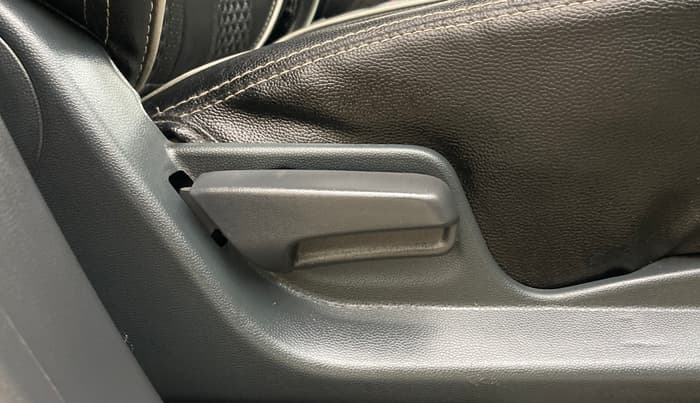 2015 Maruti Ritz VXI, Petrol, Manual, 46,062 km, Driver Side Adjustment Panel