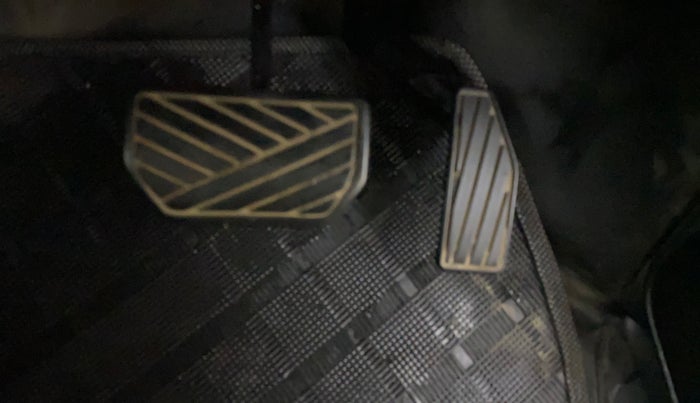 2017 Maruti Wagon R 1.0 VXI AMT, Petrol, Automatic, 42,757 km, Pedals