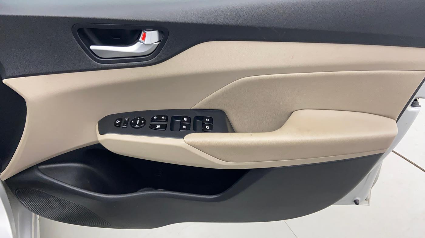 2018 Hyundai Verna 1.6 SX VTVT (O), Petrol, Manual, 45,513 km, Driver Side Door Panels Controls