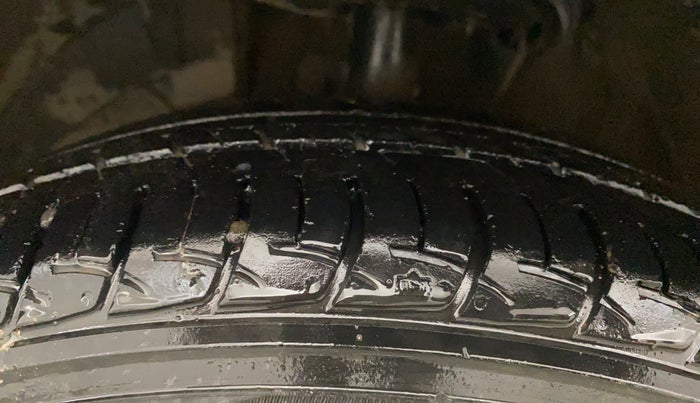 2017 Maruti Baleno DELTA PETROL 1.2, Petrol, Manual, 31,012 km, Left Front Tyre Tread