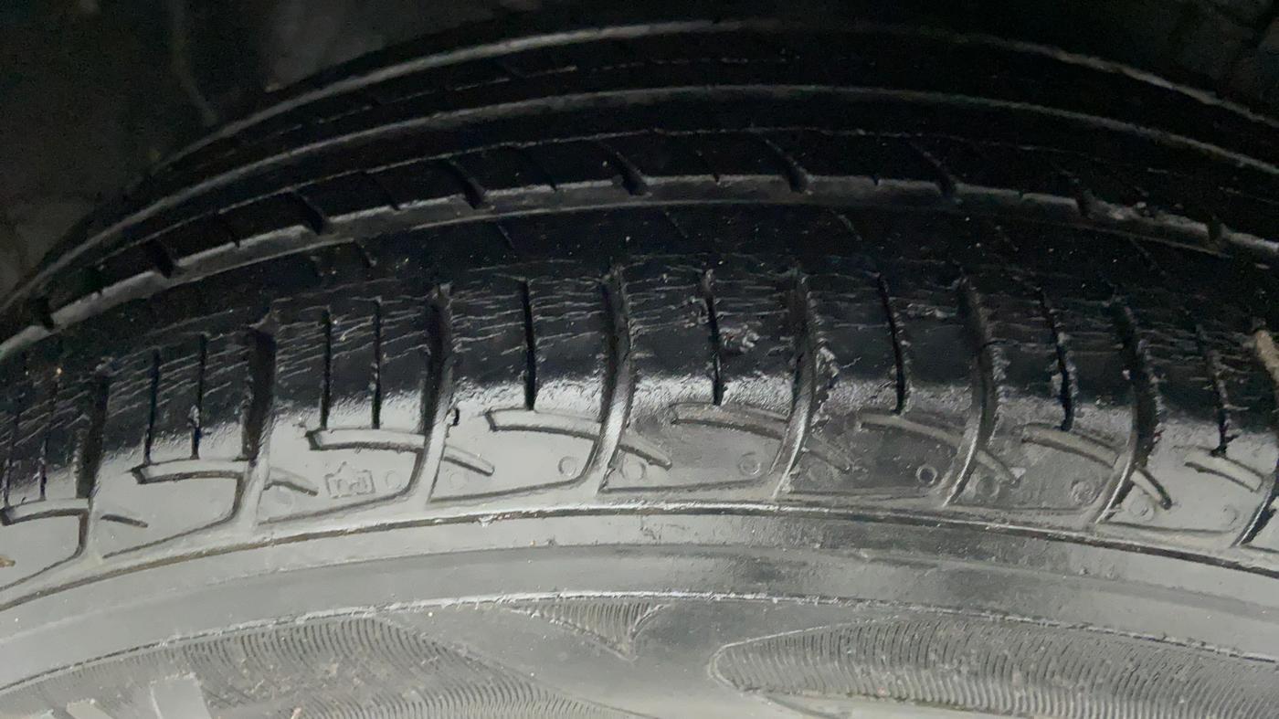2013 Maruti Ertiga VDI ABS, Diesel, Manual, 39,984 km, Right Front Tyre Tread