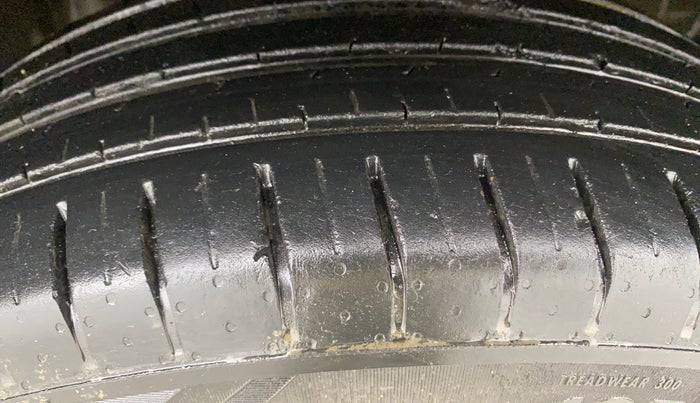 2024 Tata PUNCH Accomplished Dazzle Sunroof, Petrol, Manual, 27,354 km, Right Front Tyre Tread