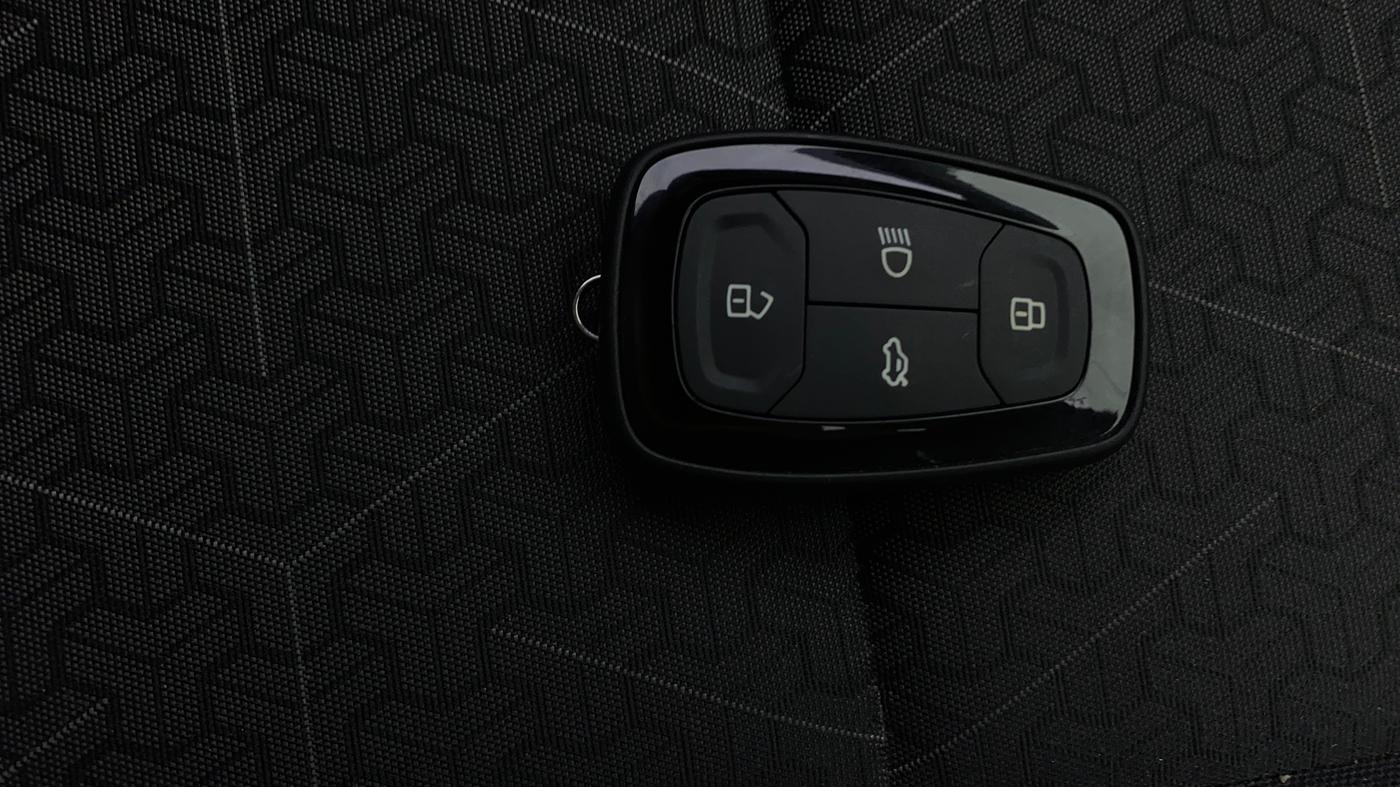 2024 Tata PUNCH Accomplished Dazzle Sunroof, Petrol, Manual, 27,374 km, Key Close Up