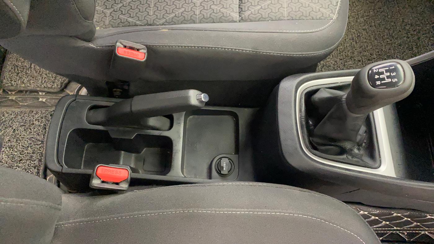 2024 Tata PUNCH Accomplished Dazzle Sunroof, Petrol, Manual, 27,374 km, Gear Lever