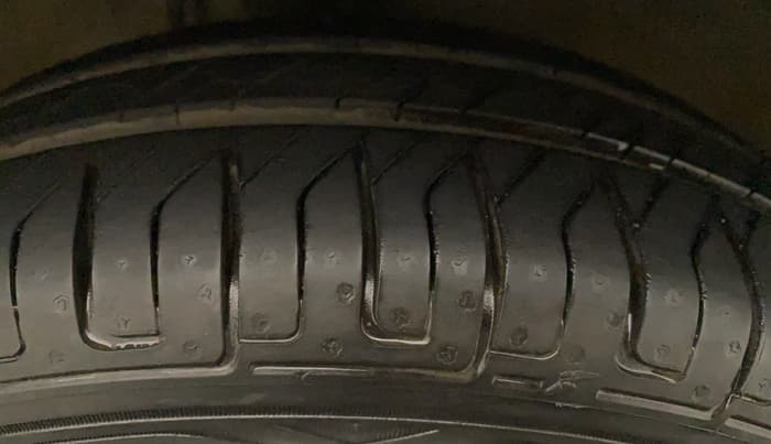 2010 Maruti Zen Estilo LXI, Petrol, Manual, 11,365 km, Left Rear Tyre Tread