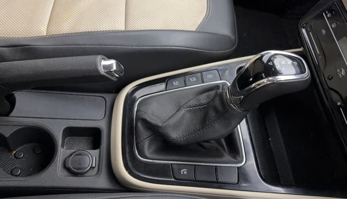 2023 Skoda SLAVIA STYLE 1.5L TSI DSG, Petrol, Automatic, 20,509 km, Gear Lever