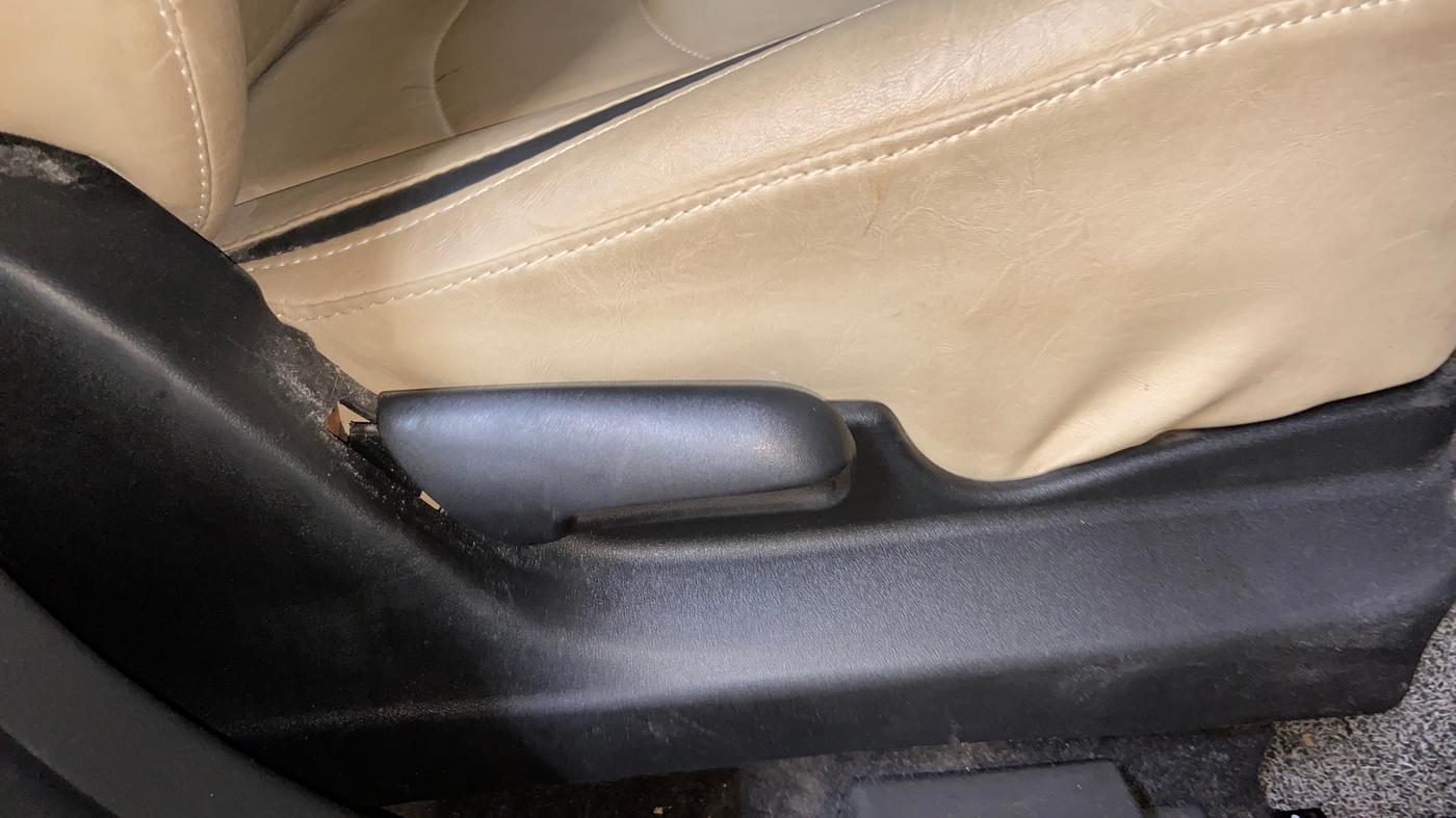 2016 Maruti Vitara Brezza VDI, Diesel, Manual, 1,03,097 km, Driver Side Adjustment Panel
