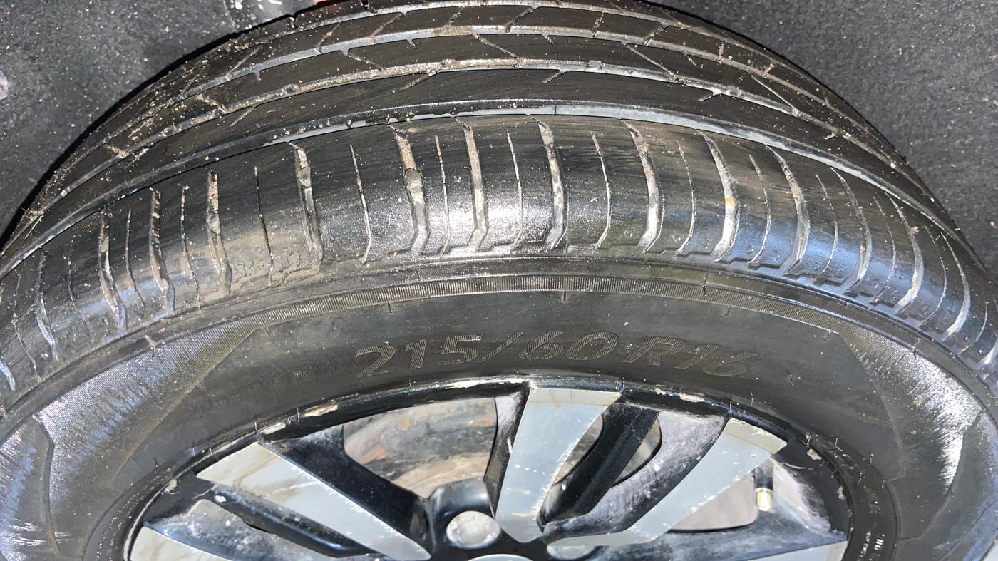 2016 Maruti Vitara Brezza VDI, Diesel, Manual, 1,03,097 km, Right Rear Tyre Tread