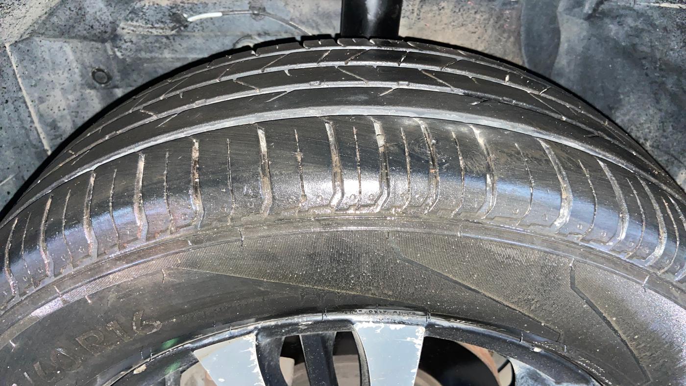2016 Maruti Vitara Brezza VDI, Diesel, Manual, 1,03,097 km, Left Front Tyre Tread