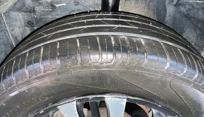 2016 Maruti Vitara Brezza VDI, Diesel, Manual, 1,03,019 km, Left Front Tyre Tread