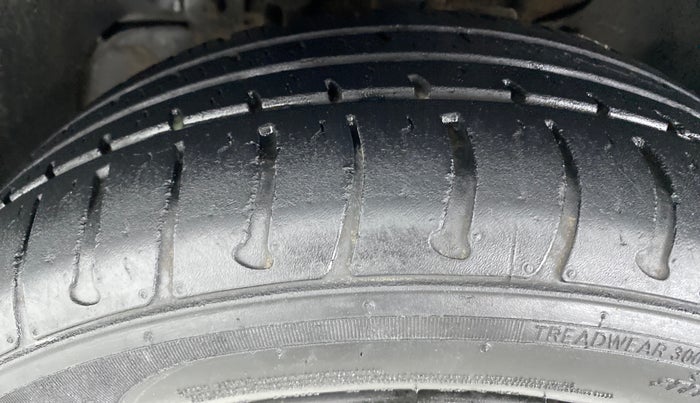 2018 Tata Tiago XT 1.2 REVOTRON, Petrol, Manual, 24,059 km, Left Front Tyre Tread
