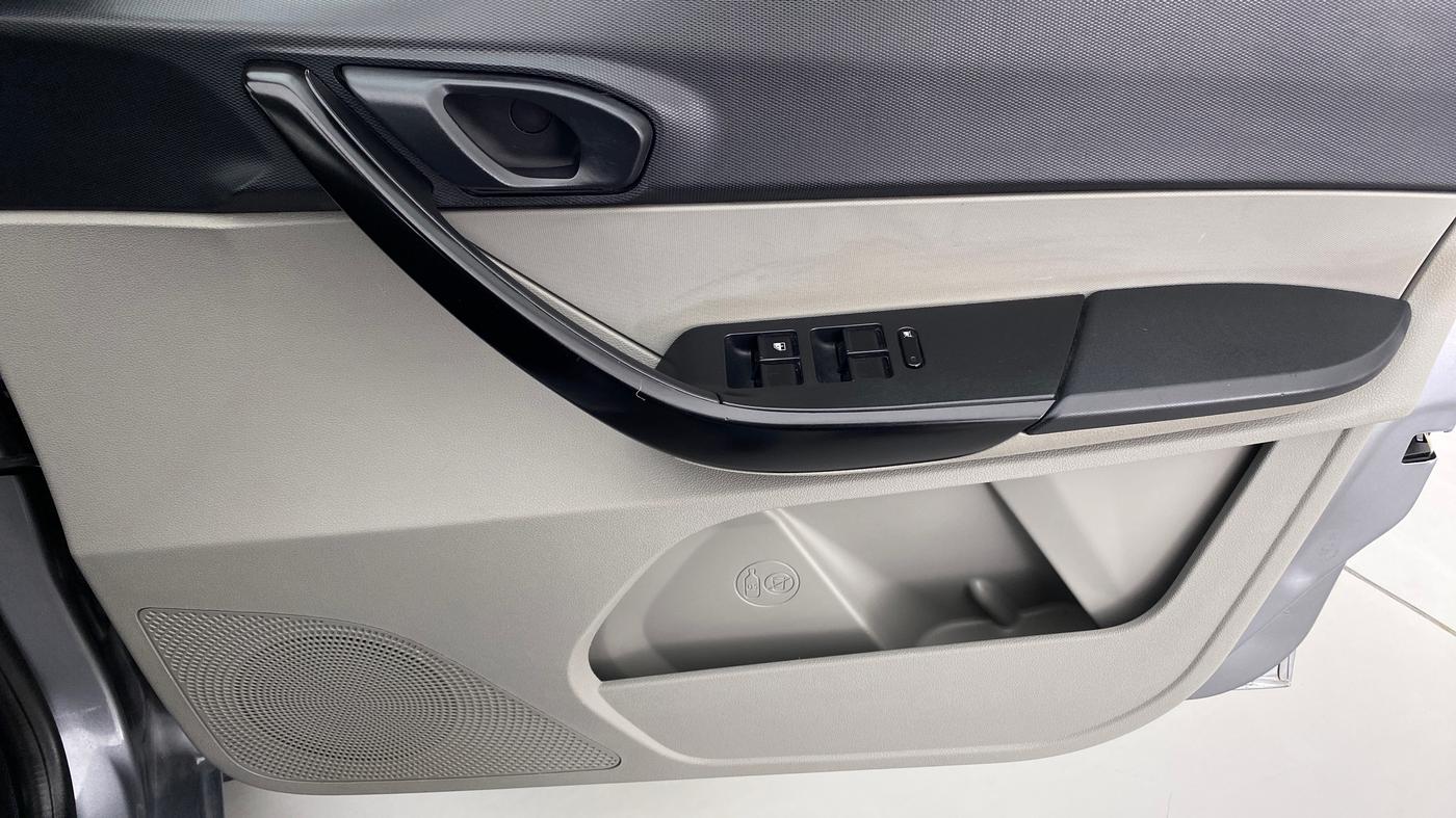 2018 Tata Tiago XT 1.2 REVOTRON, Petrol, Manual, 24,059 km, Driver Side Door Panels Control