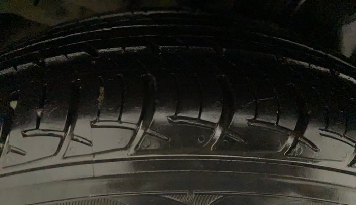 2018 Maruti Ciaz DELTA AT 1.5 SHVS PETROL, Petrol, Automatic, 40,790 km, Right Rear Tyre Tread