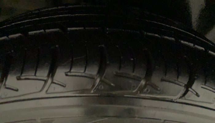 2018 Maruti Ciaz DELTA AT 1.5 SHVS PETROL, Petrol, Automatic, 40,790 km, Left Rear Tyre Tread