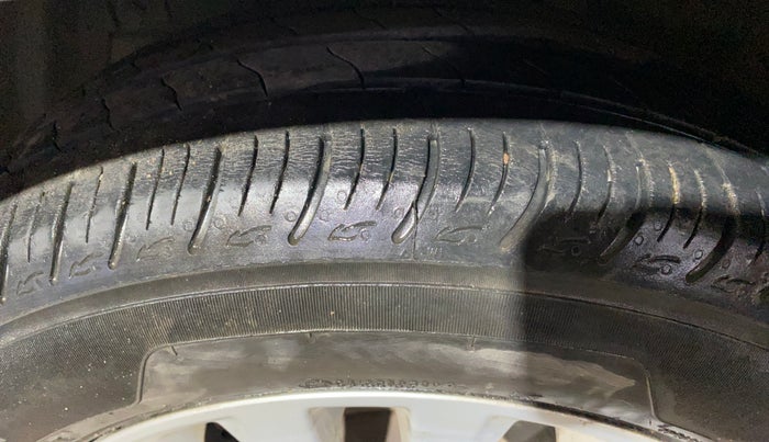 2018 Maruti Ciaz ZETA 1.4  MT PETROL, Petrol, Manual, 47,167 km, Left Front Tyre Tread