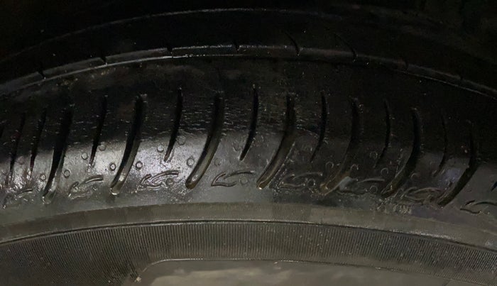 2018 Maruti Ciaz ZETA 1.4  MT PETROL, Petrol, Manual, 47,167 km, Right Front Tyre Tread