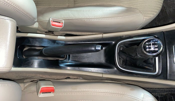 2018 Maruti Ciaz ZETA 1.4  MT PETROL, Petrol, Manual, 47,167 km, Gear Lever