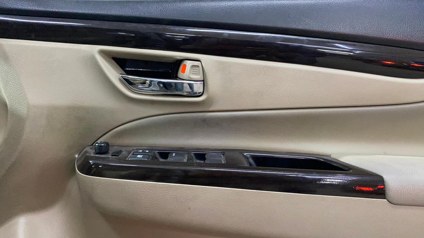 2018 Maruti Ciaz ZETA 1.4  MT PETROL, Petrol, Manual, 47,187 km, Driver Side Door Panels Control
