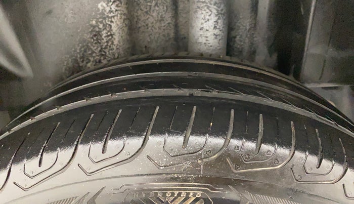 2014 Skoda Rapid ELEGANCE 1.6 TDI MT, Diesel, Manual, 54,816 km, Left Rear Tyre Tread