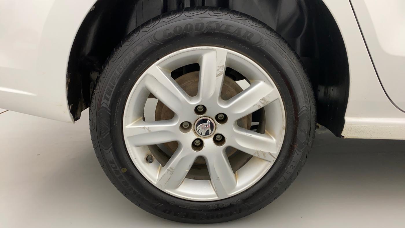 2014 Skoda Rapid ELEGANCE 1.6 TDI MT, Diesel, Manual, 54,816 km, Right Rear Wheel