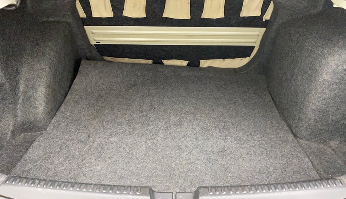 2014 Skoda Rapid ELEGANCE 1.6 TDI MT, Diesel, Manual, 54,816 km, Boot Inside