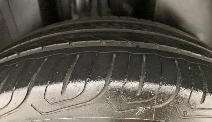 2014 Skoda Rapid ELEGANCE 1.6 TDI MT, Diesel, Manual, 54,816 km, Right Rear Tyre Tread