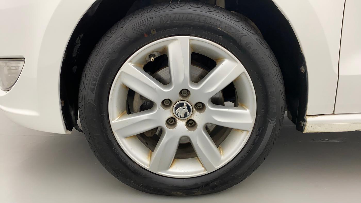 2014 Skoda Rapid ELEGANCE 1.6 TDI MT, Diesel, Manual, 54,816 km, Left Front Wheel
