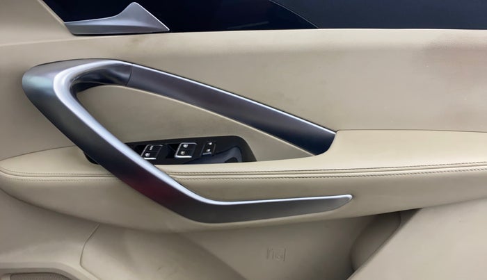 2021 MG HECTOR SHARP 1.5 PETROL CVT, Petrol, Automatic, 59,494 km, Driver Side Door Panels Control