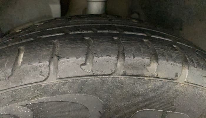 2015 Renault Duster 85 PS RXL DIESEL, Diesel, Manual, 72,468 km, Left Front Tyre Tread