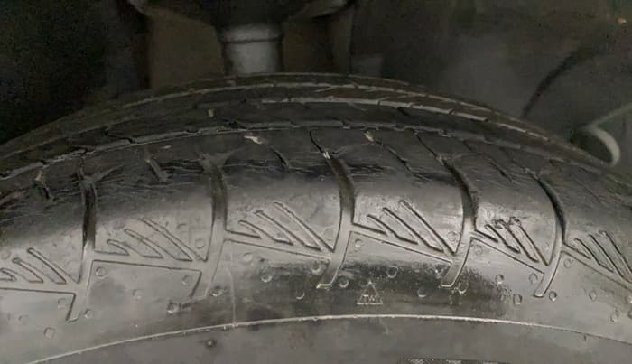 2015 Renault Duster 85 PS RXL DIESEL, Diesel, Manual, 72,468 km, Right Front Tyre Tread