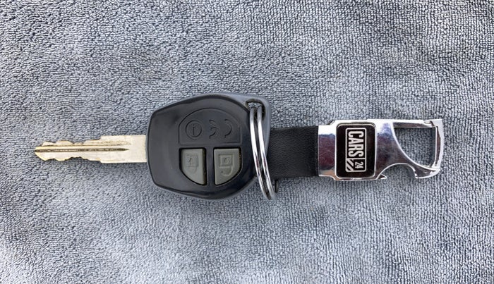 2015 Maruti Swift LXI D, Petrol, Manual, 41,648 km, Key Close Up
