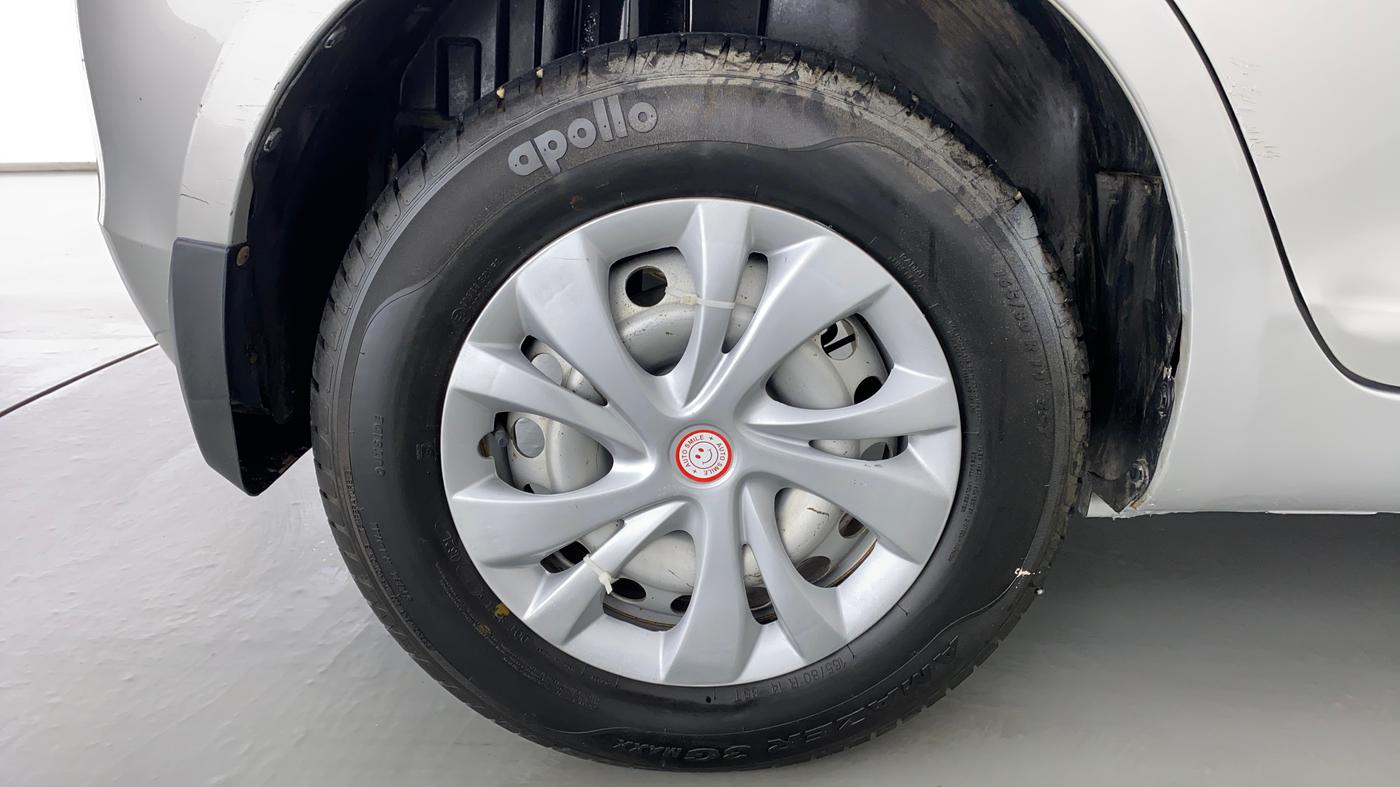 2015 Maruti Swift LXI D, Petrol, Manual, 41,648 km, Right Rear Wheel