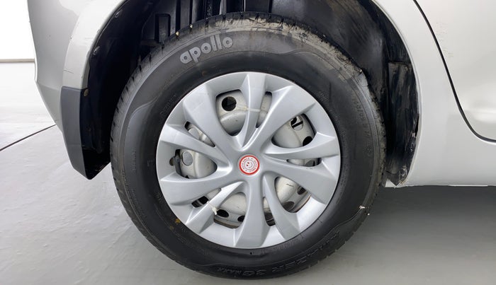 2015 Maruti Swift LXI D, Petrol, Manual, 41,648 km, Right Rear Wheel
