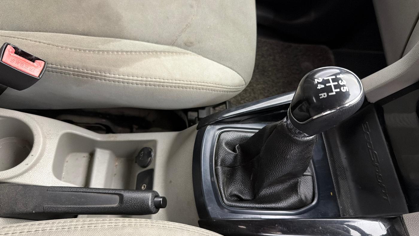 2016 Ford Ecosport TREND 1.5L PETROL, Petrol, Manual, 1,04,834 km, Gear Lever