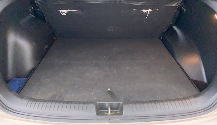 2015 Hyundai Creta 1.6 SX (O) CRDI, Diesel, Manual, 1,00,550 km, Boot Inside View