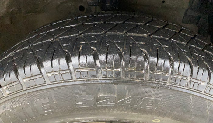 2015 Maruti Swift VXI, Petrol, Manual, 83,328 km, Right Front Tyre Tread