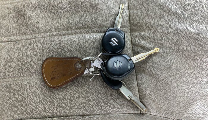 2015 Maruti Swift VXI, Petrol, Manual, 83,328 km, Key Close Up