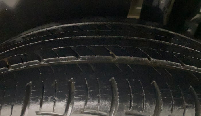 2014 Maruti Swift ZXI, Petrol, Manual, 37,358 km, Left Rear Tyre Tread