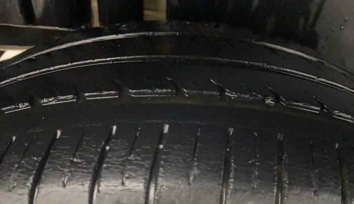 2014 Maruti Swift ZXI, Petrol, Manual, 37,358 km, Right Rear Tyre Tread