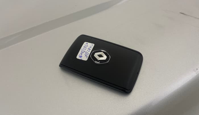 2022 Renault Kiger RXT MT, Petrol, Manual, 13,809 km, Key Close Up
