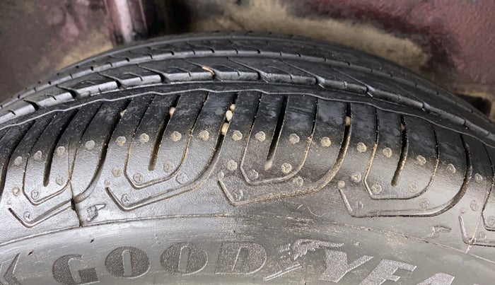 2015 Honda Jazz 1.2 SV MT, Petrol, Manual, 57,850 km, Right Rear Tyre Tread