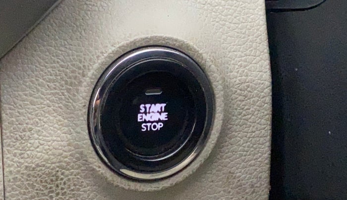 2022 Mahindra XUV300 W8 1.5 DIESEL, Diesel, Manual, 1,02,718 km, Keyless Start/ Stop Button